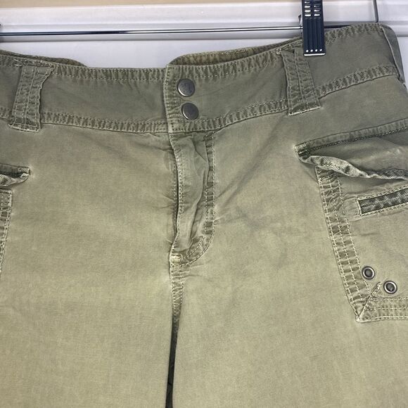 Old Navy Faded Green Bermuda Cargo Shorts Size 12 - Picture 2 of 9